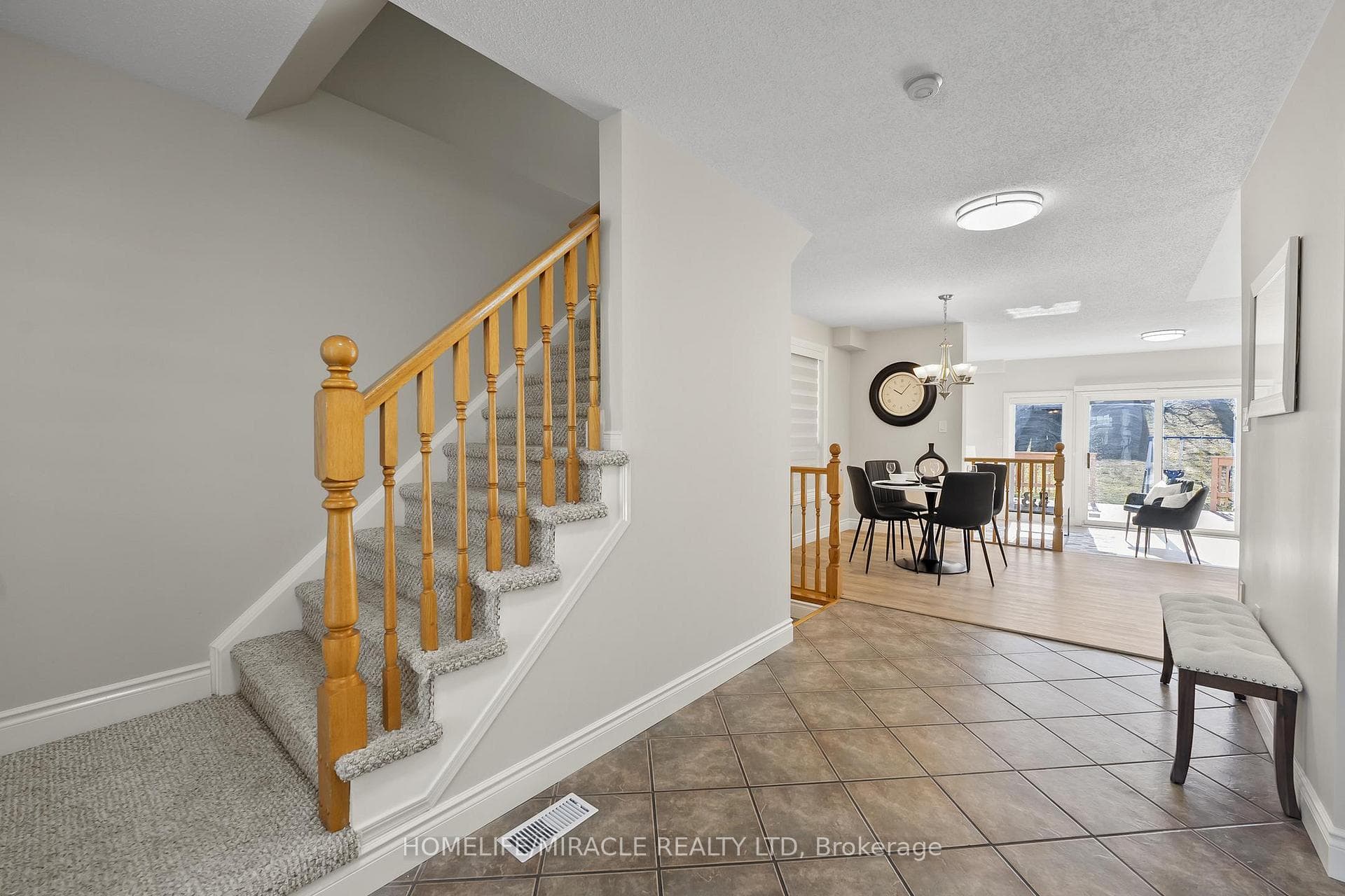 72 Chrysler Crescent photo 8