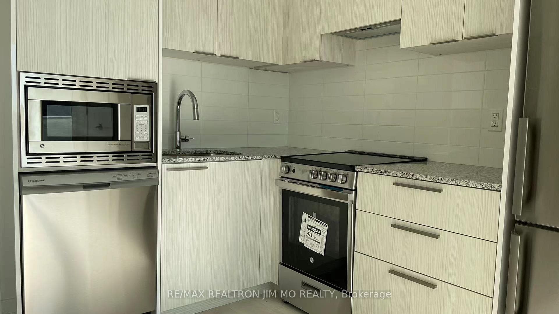 501 Yonge Street Unit 2501 photo 8