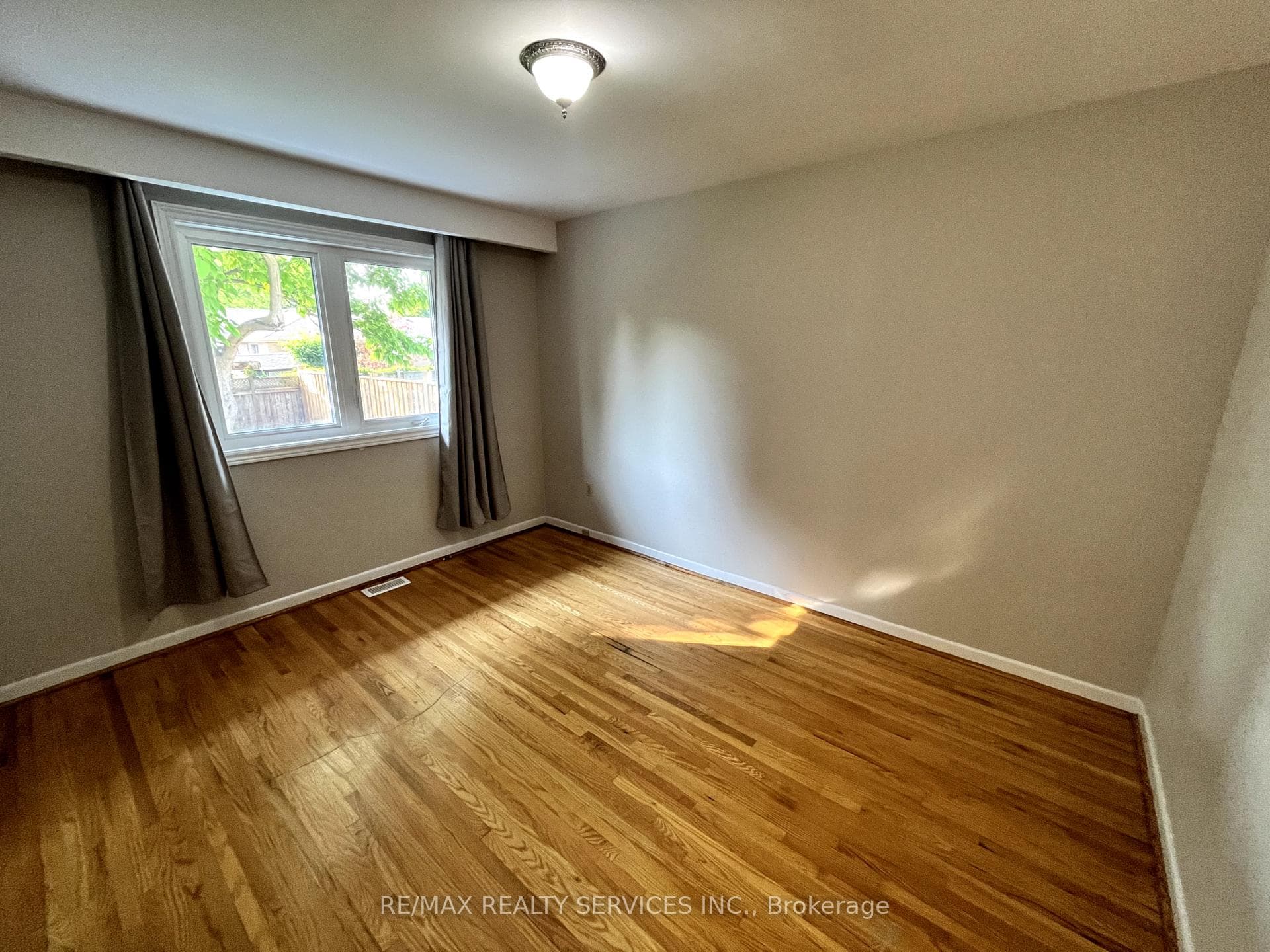 91 Ambleside Drive photo 19