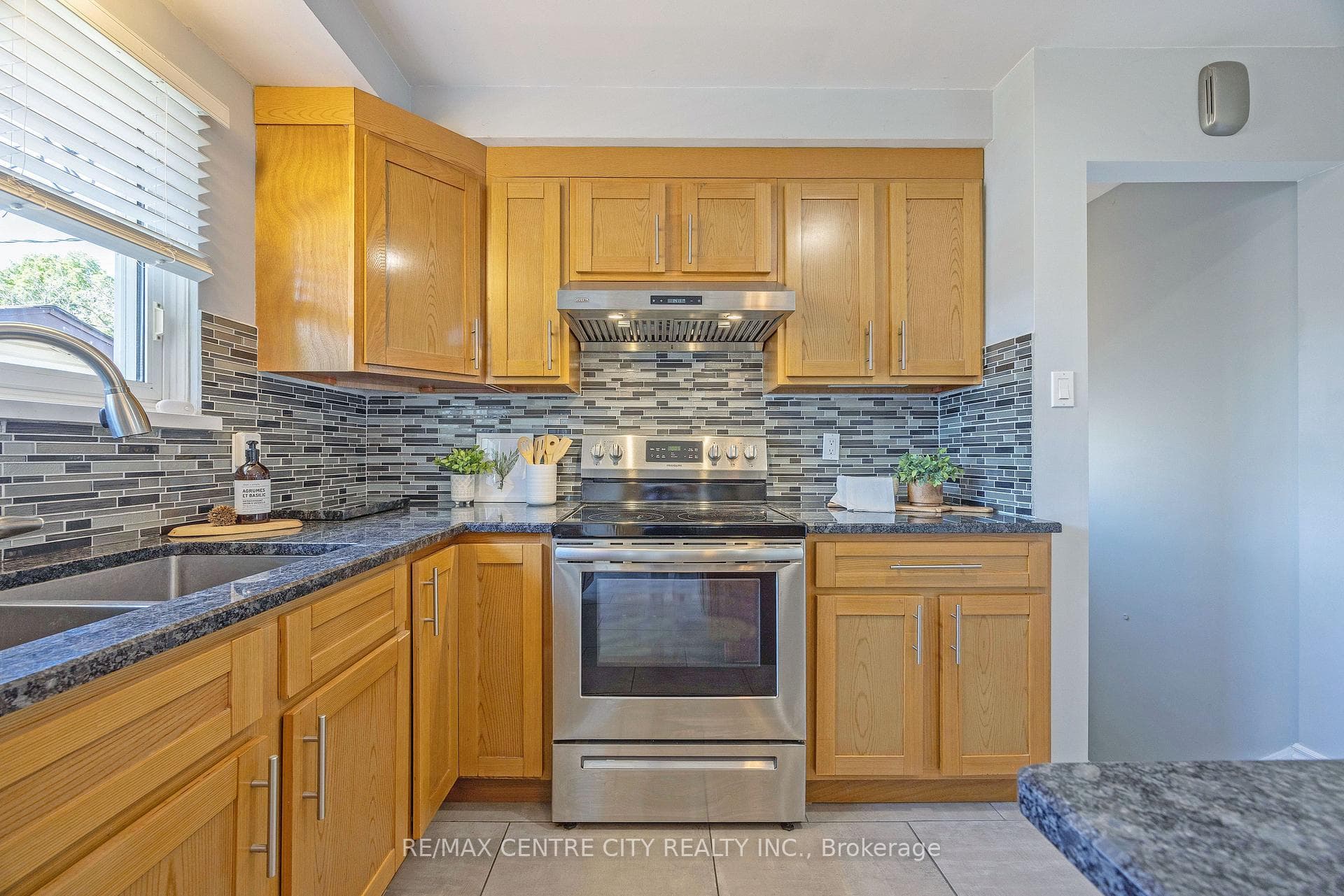 309 Panorama Crescent photo 12