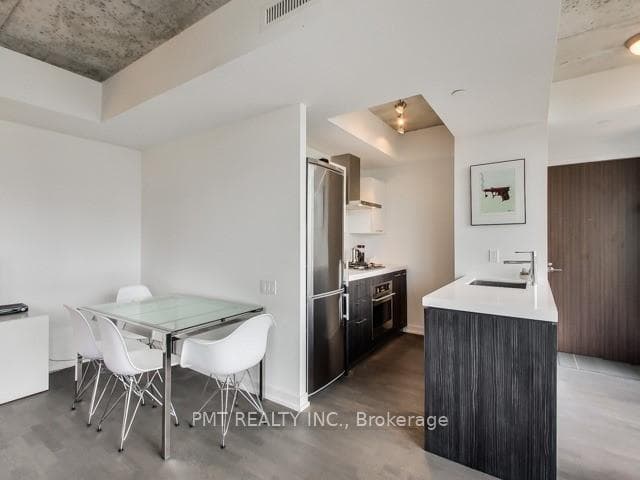 461 Adelaide Street Unit 836 photo 9