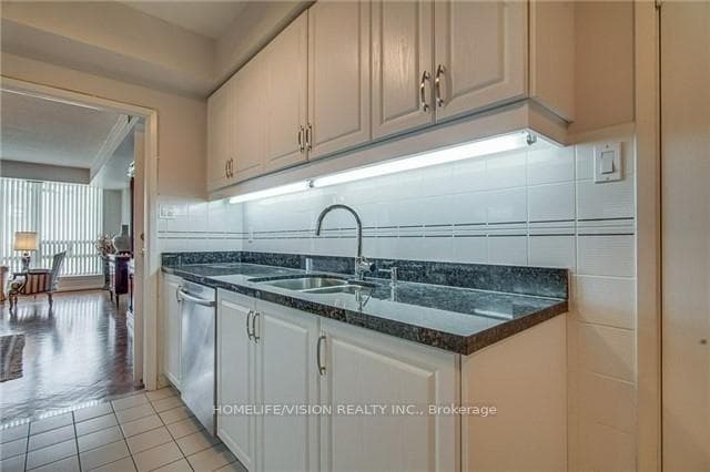 96 Fifeshire Road Unit Ph603 photo 7