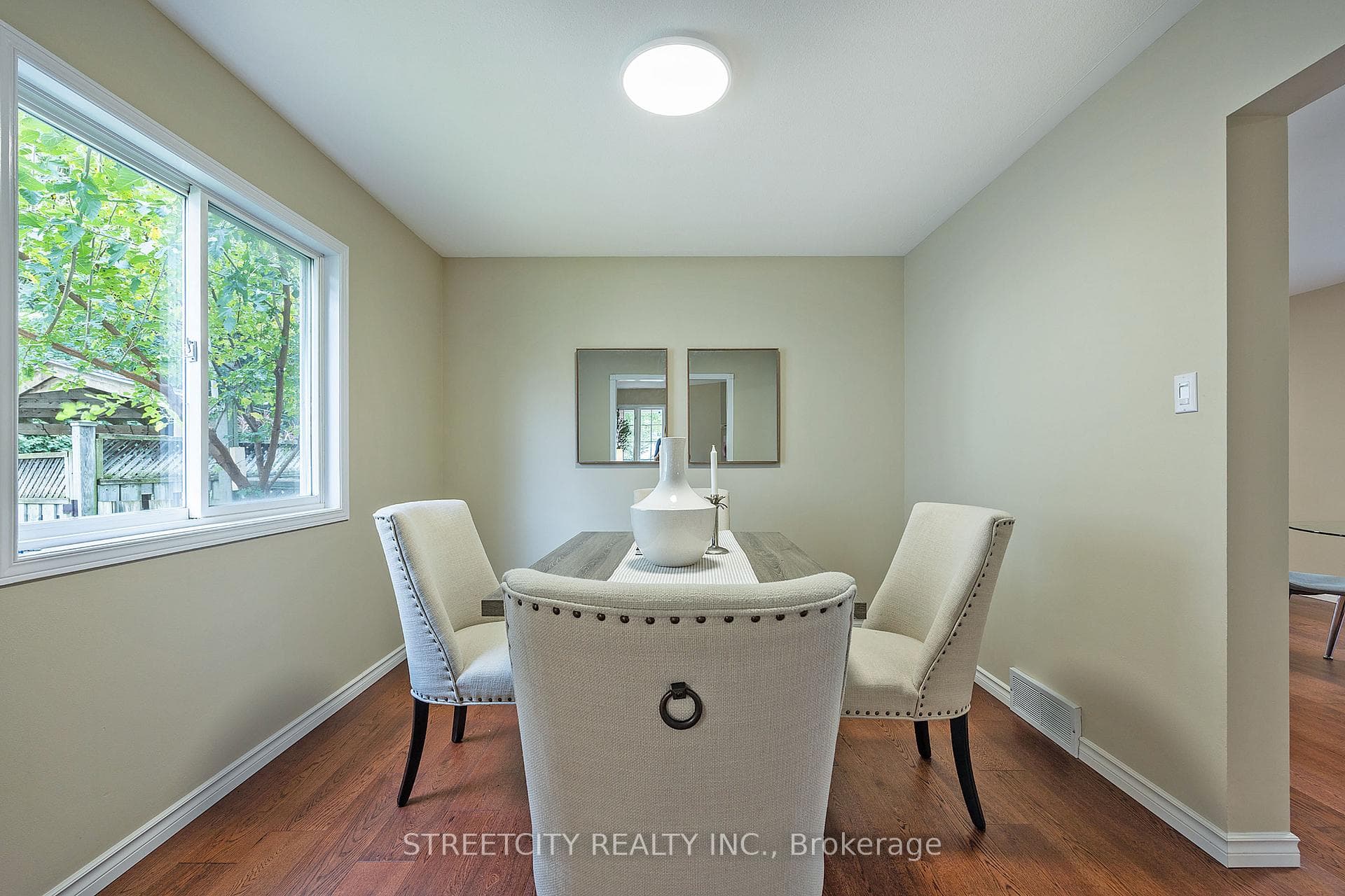 808 GUILDWOOD Boulevard photo 10
