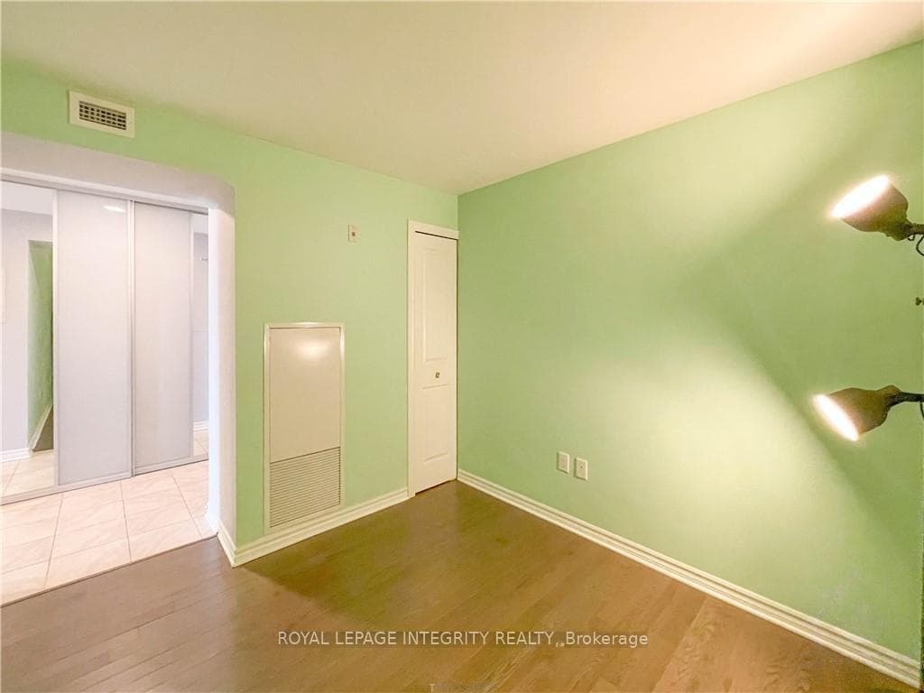 314 CENTRAL PARK Drive Unit 609 photo 10