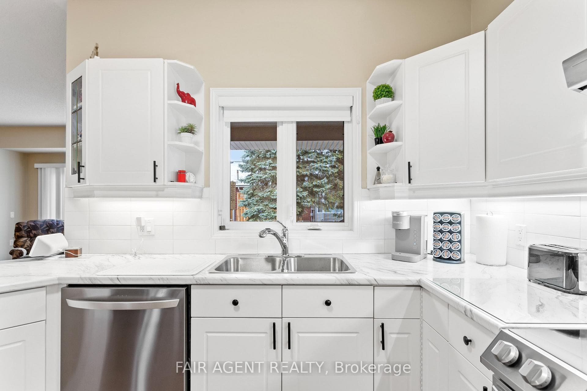 1555 HIGHBURY Avenue Unit 35 photo 10