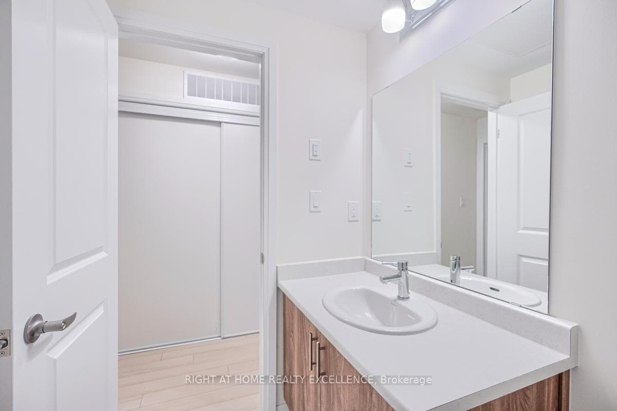 235 Mclevin Avenue Unit 3 photo 23