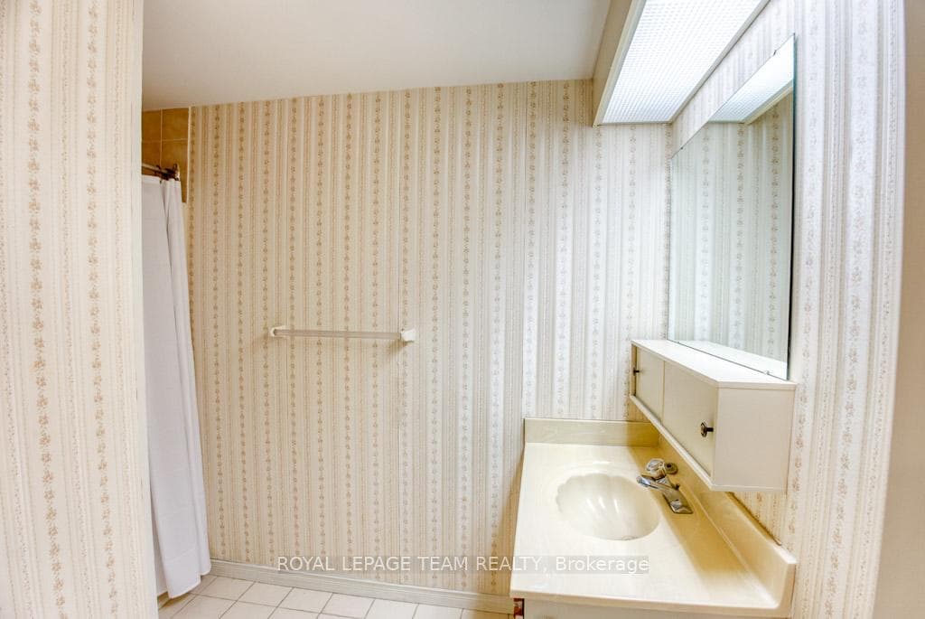 556 Laurier Avenue Unit 907 photo 16