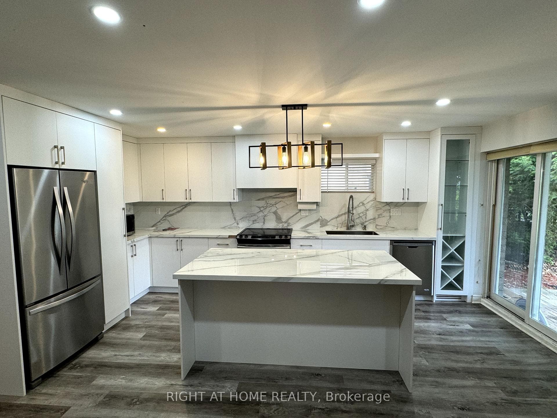 738 Stonehaven Avenue Unit Bsmt photo 2