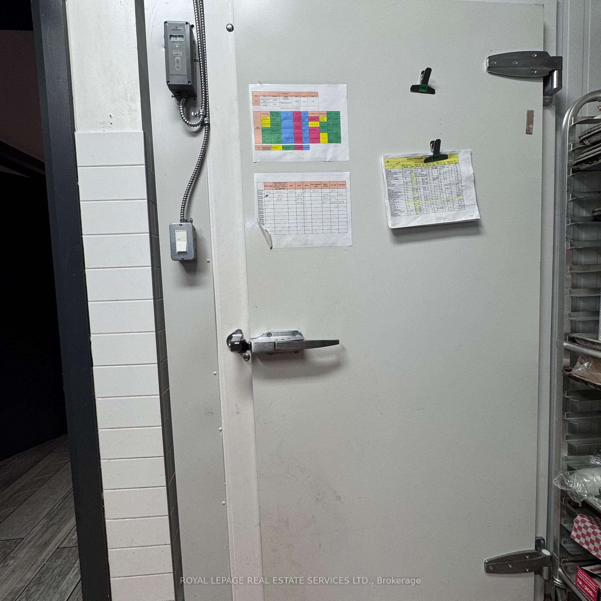 2840 Dundas Street photo 9