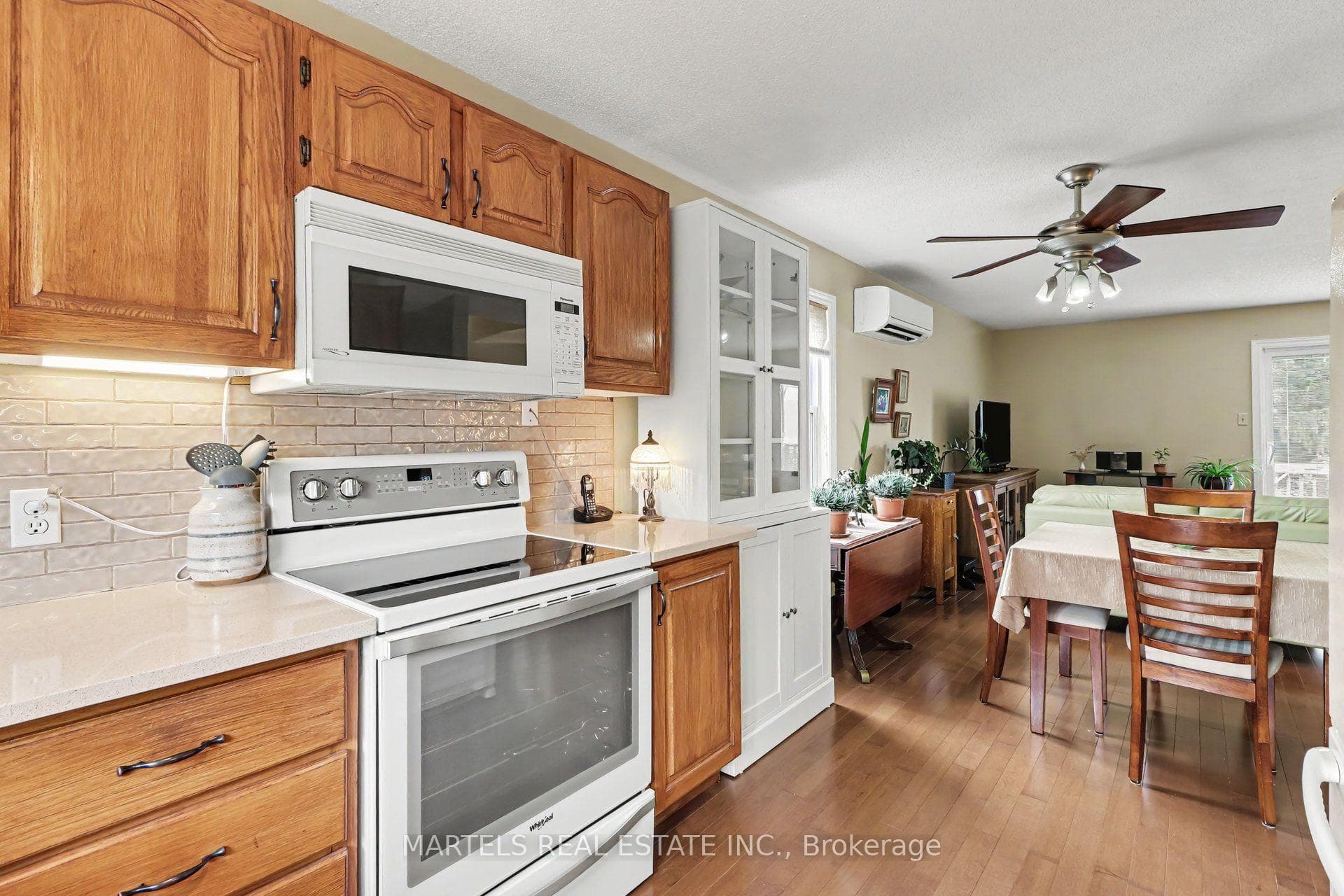 879 Lawrence Street photo 9
