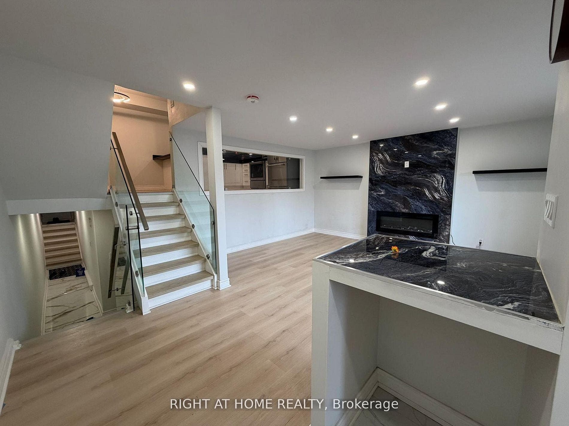24 Springfair Avenue Unit 189 photo 3