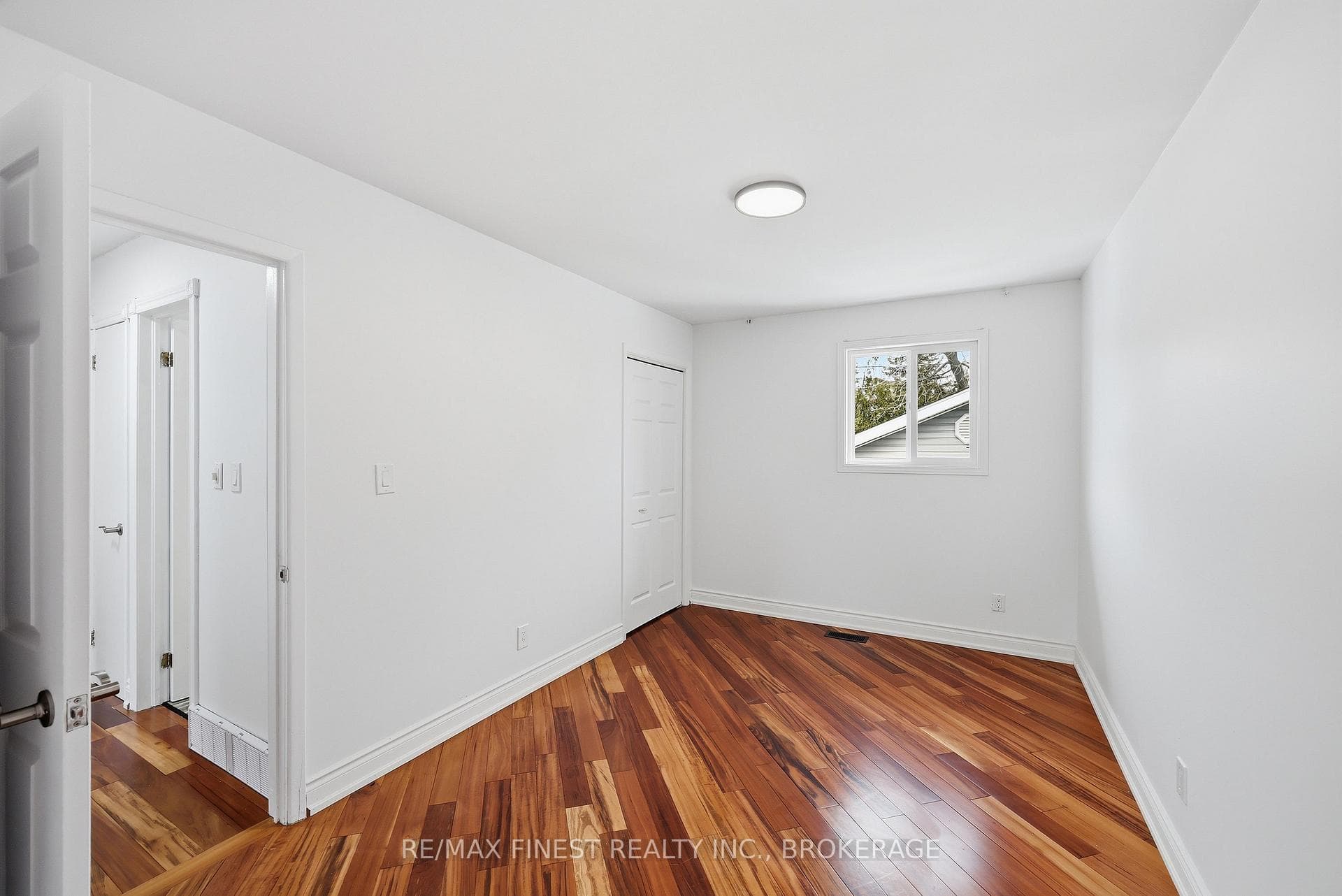 892 Development Drive photo 22