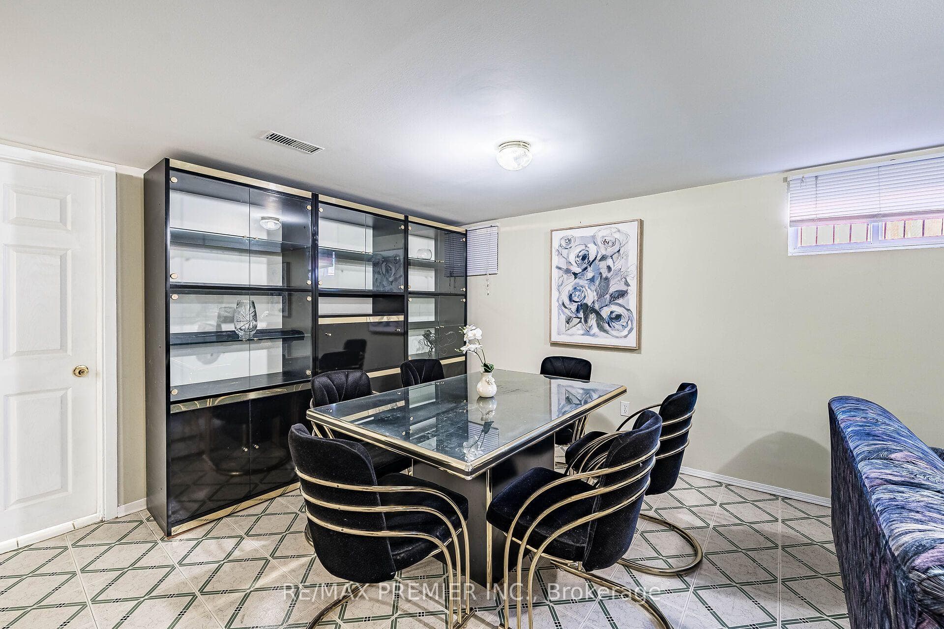 5 Valois Court photo 18