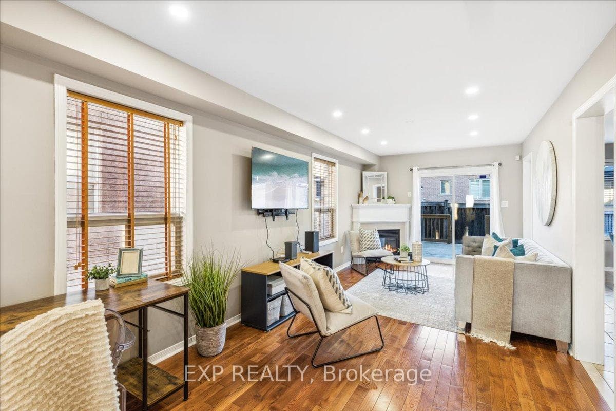 24 Grandwood Avenue photo 4