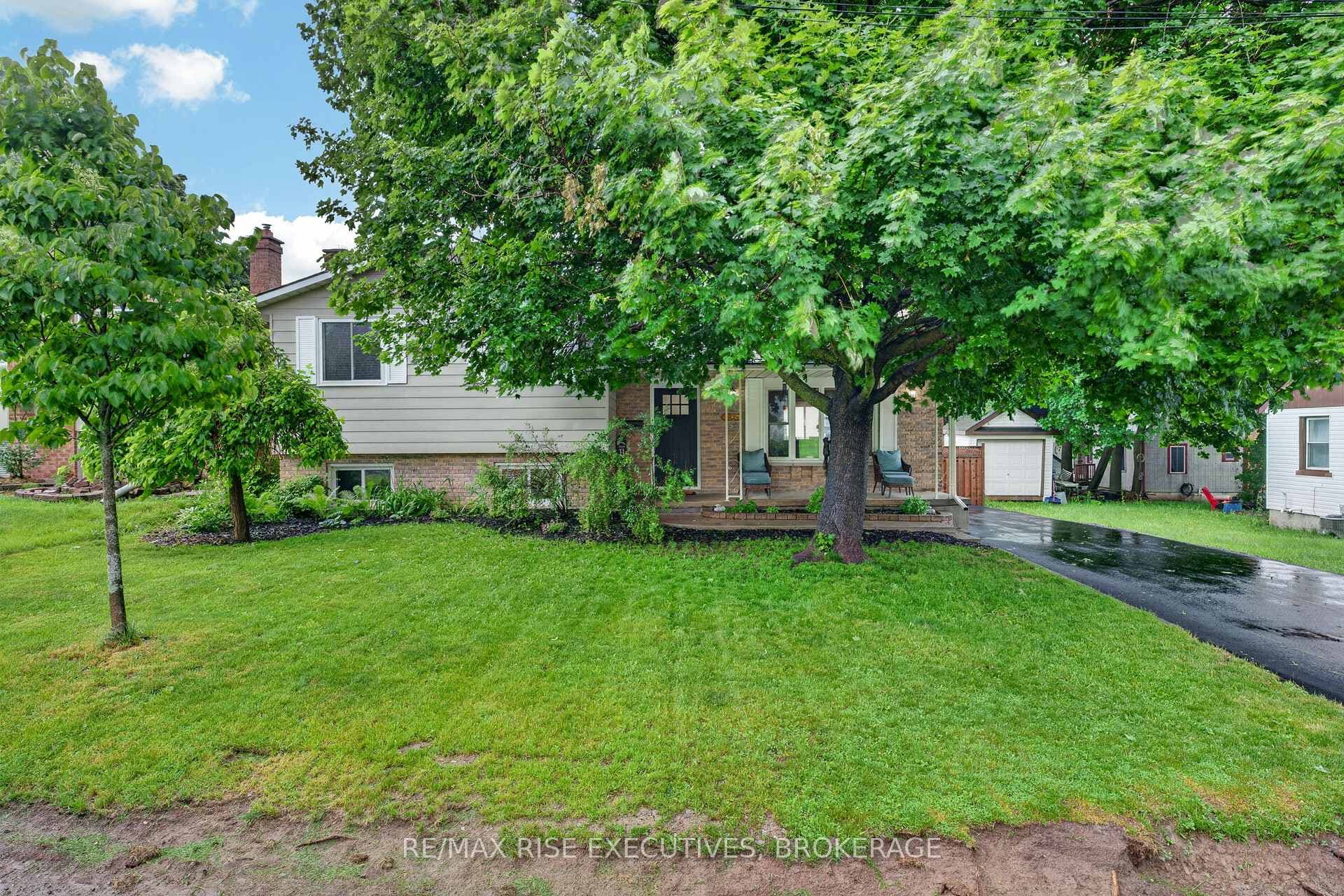 1560 Victoria Street photo 33