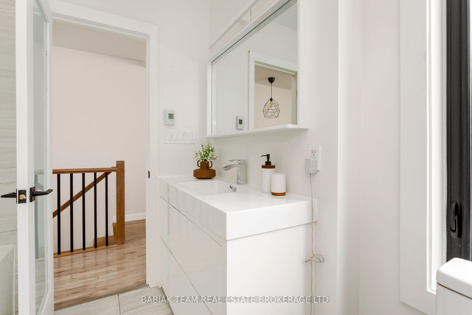 497 Keele Street photo 37