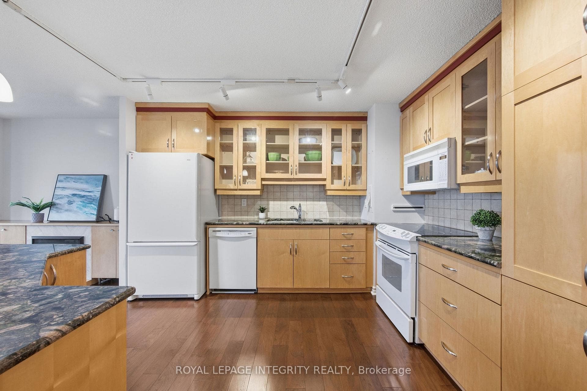2951 Riverside Drive Unit 305 photo 26