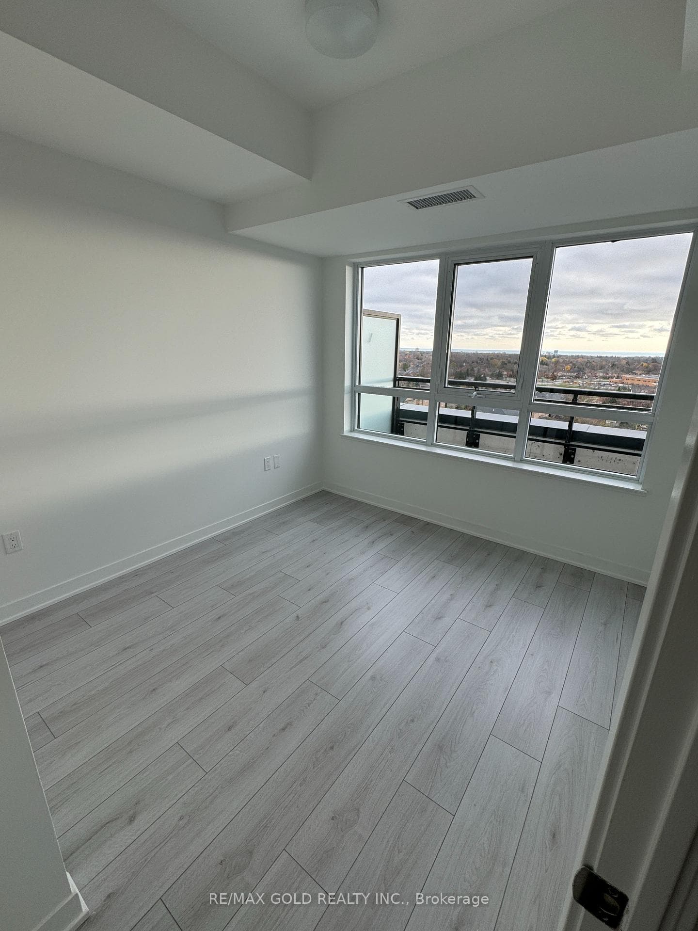 395 Dundas Street Unit 814 photo 10