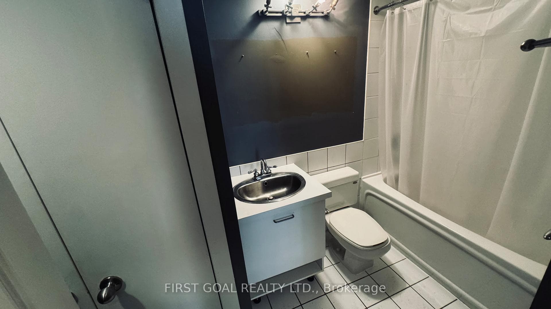 Ensuite bathroom/ Laundry