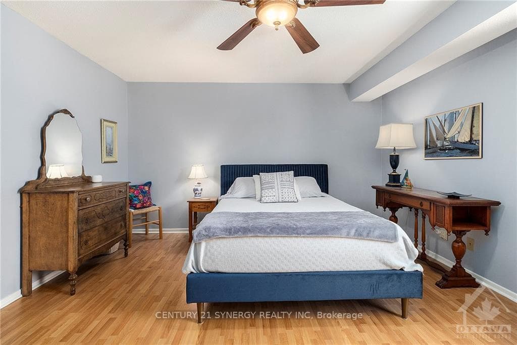 2043 STONEHENGE Crescent photo 17