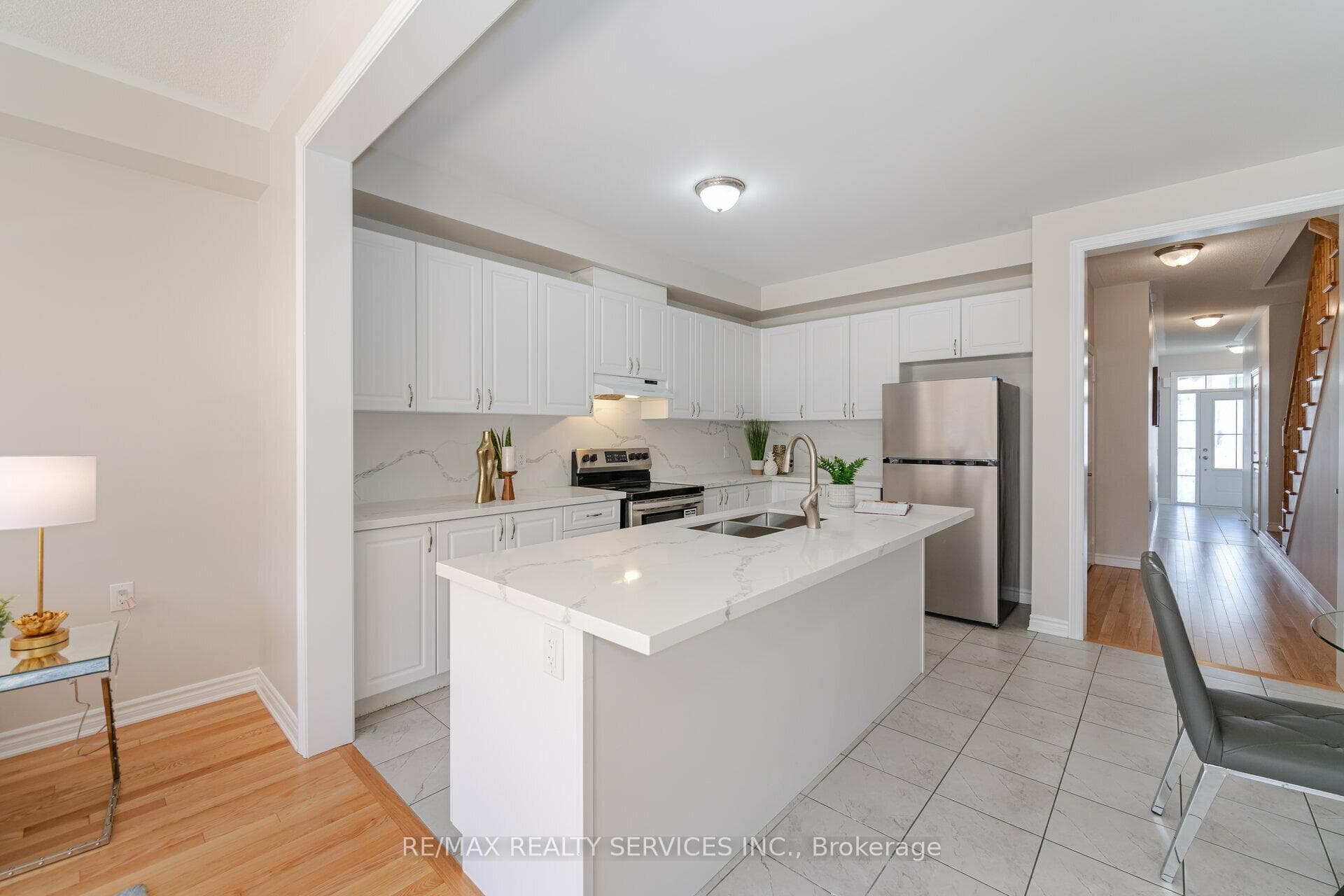 112 Royal Fern Crescent photo 8