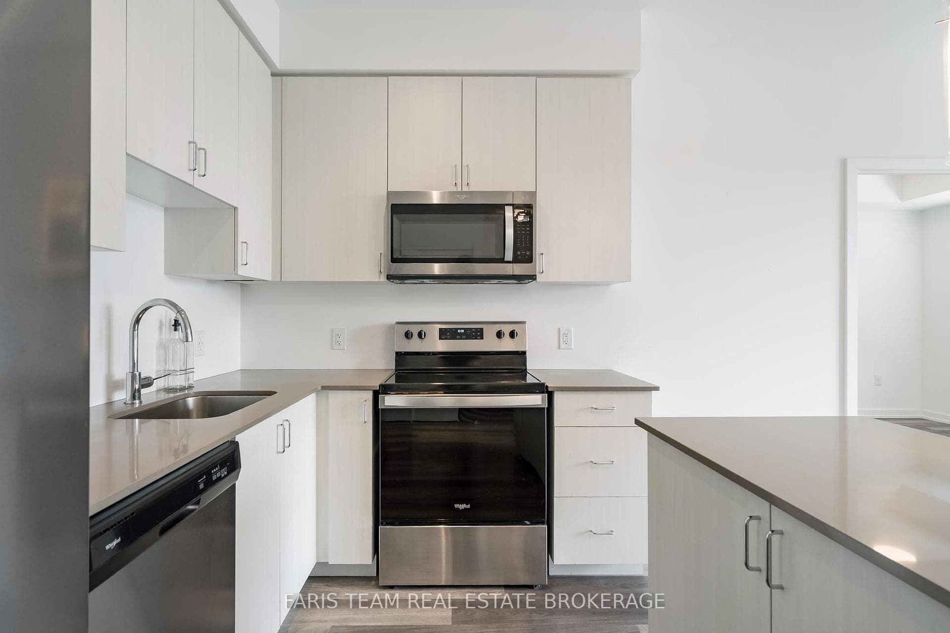 430 Essa Road Unit 401 photo 9