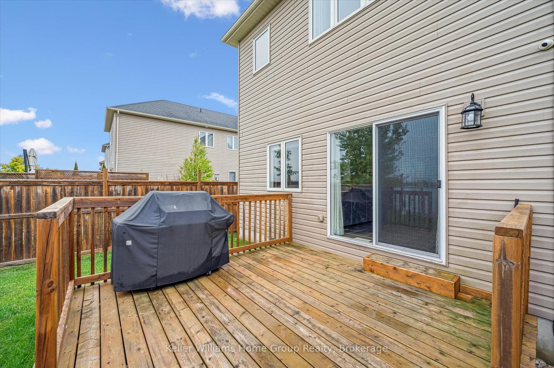 151 COURTNEY Street photo 37
