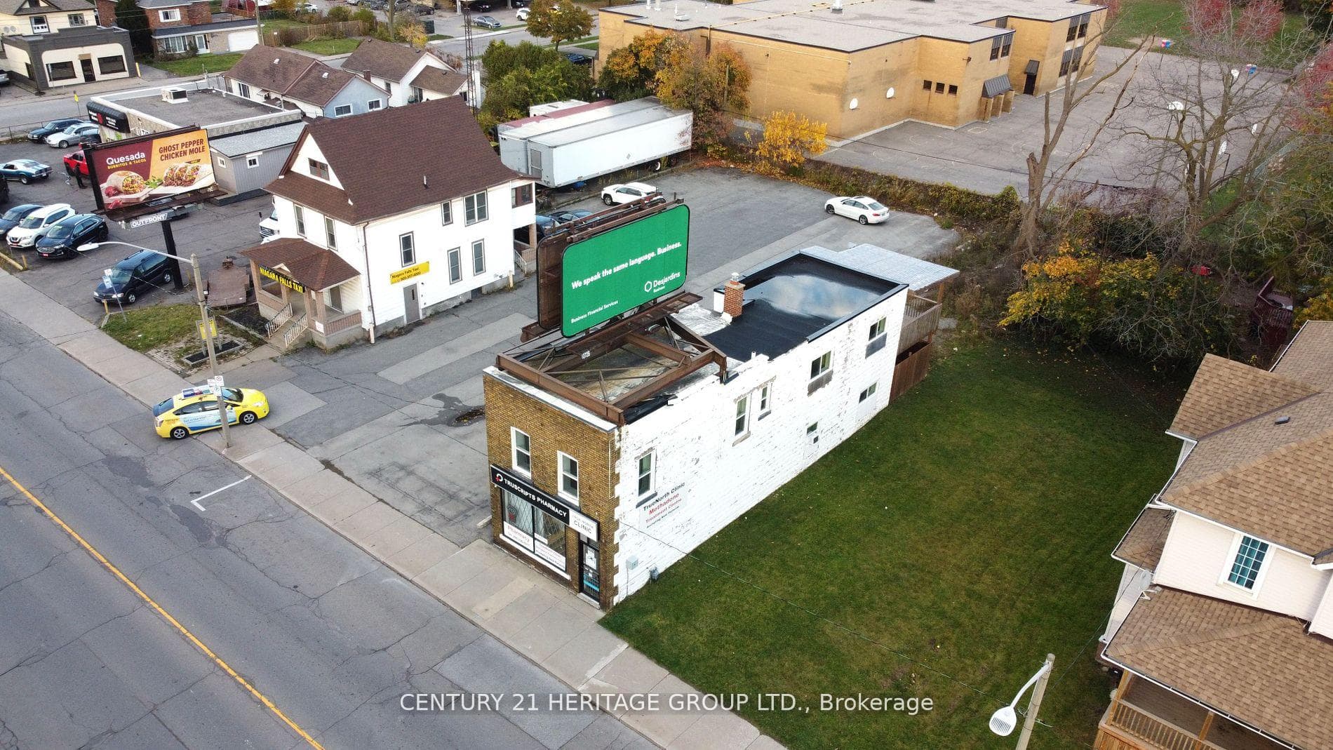 5002 Victoria Avenue photo 3