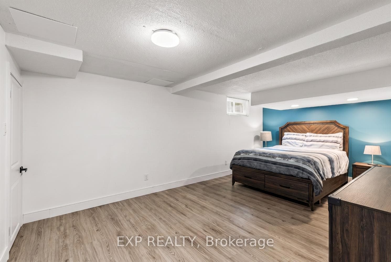 577 Dewan Street photo 35