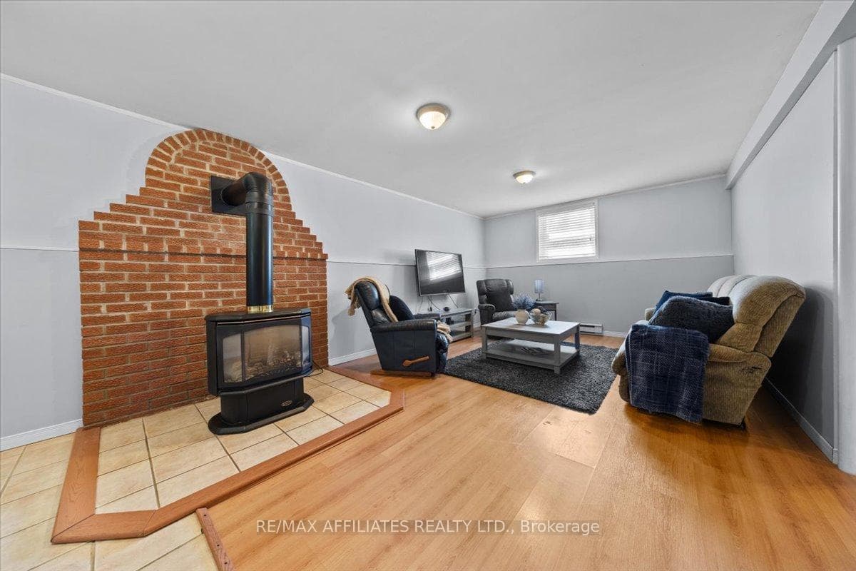 5830 Vars Street photo 32