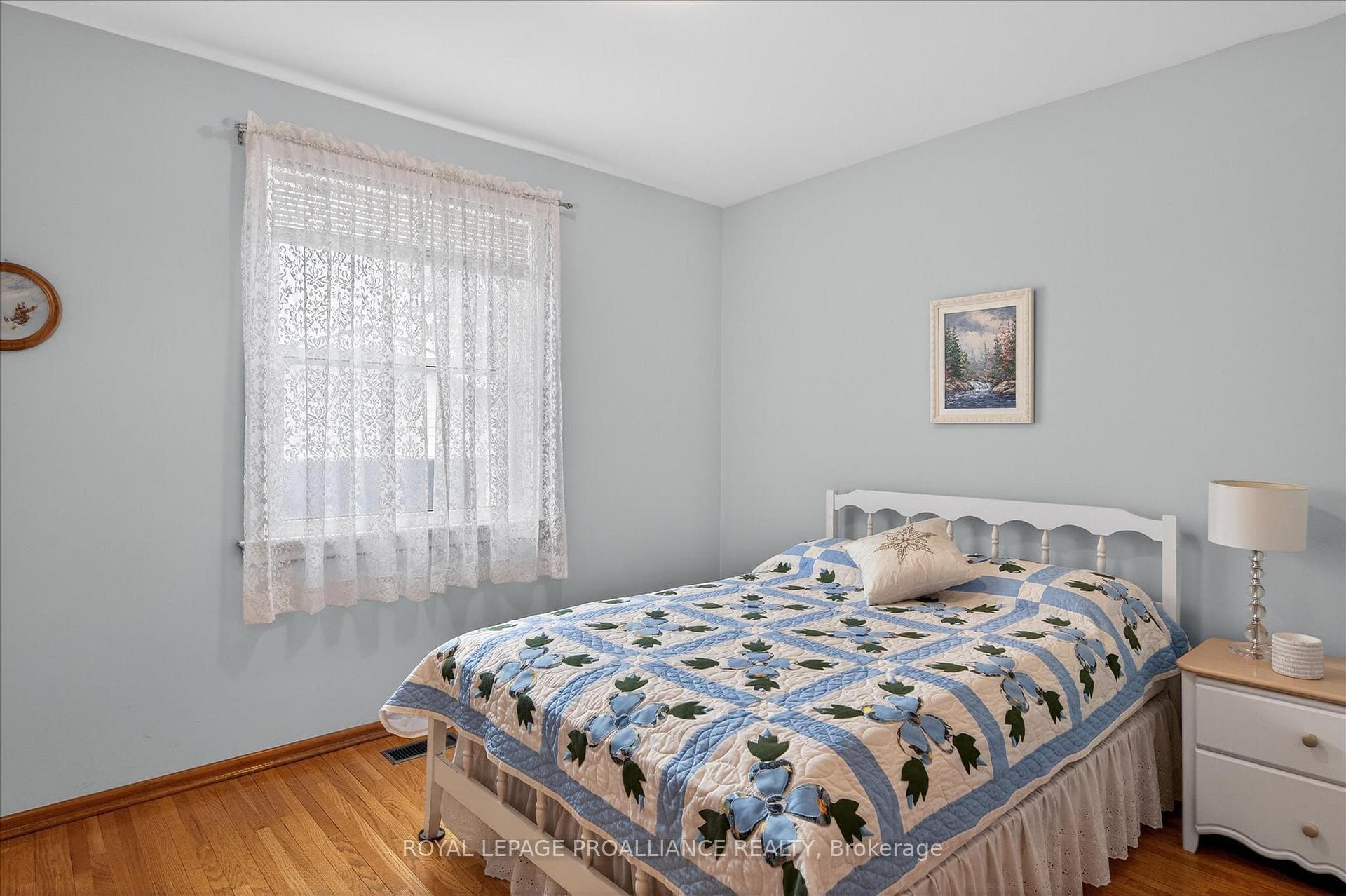733 Cameron Street photo 21