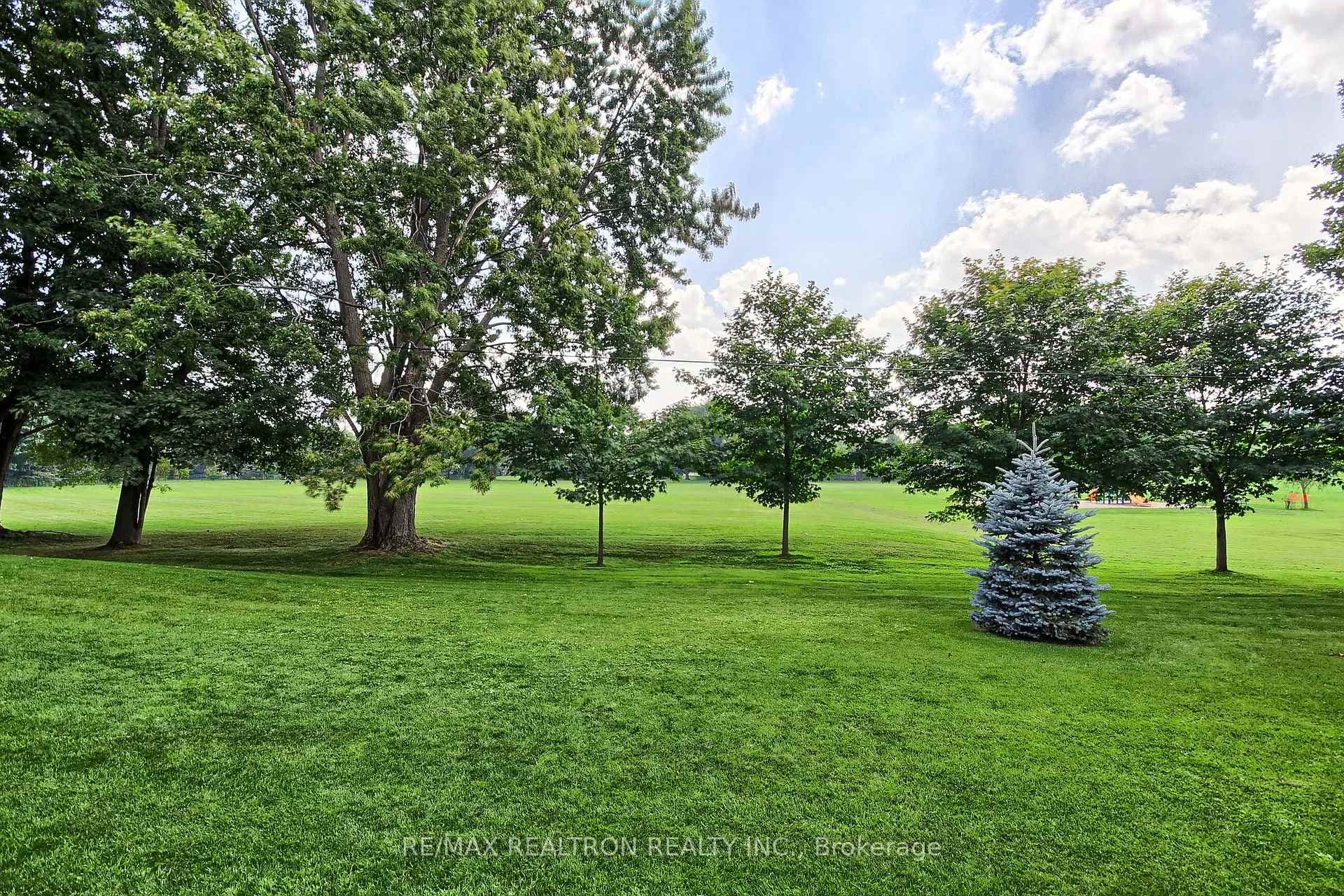71 Morton Avenue photo 34