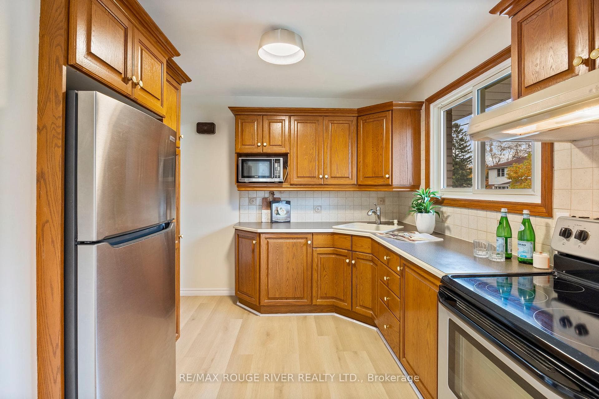 930 Marinet Crescent photo 14