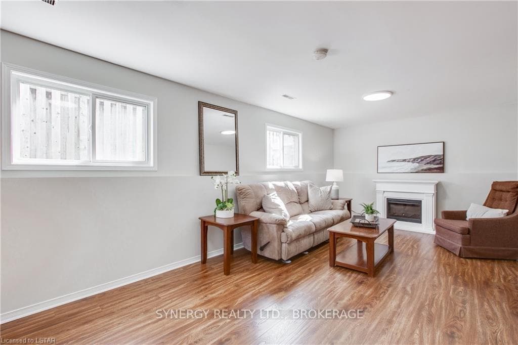 252 QUEEN Street photo 28
