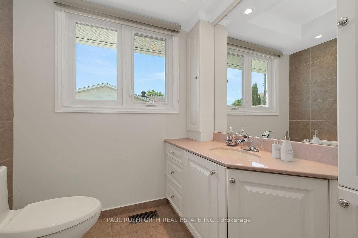 Virtually Staged-4 Piece Bathroom