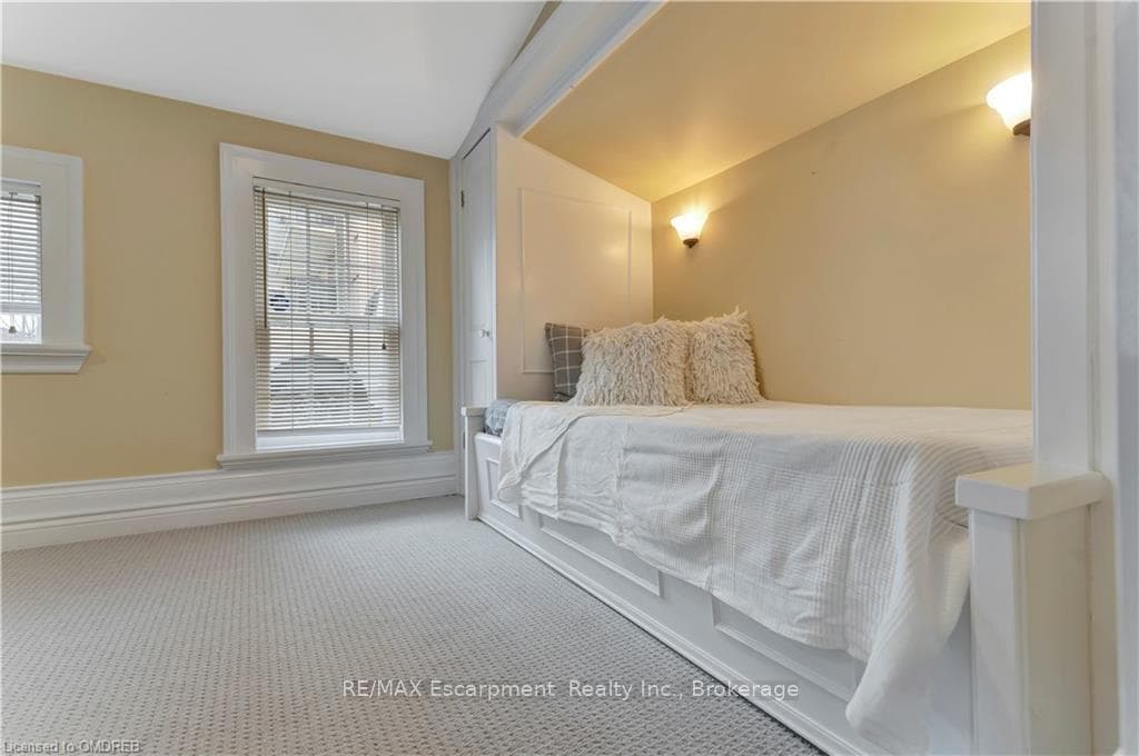 124 CHISHOLM Street photo 7
