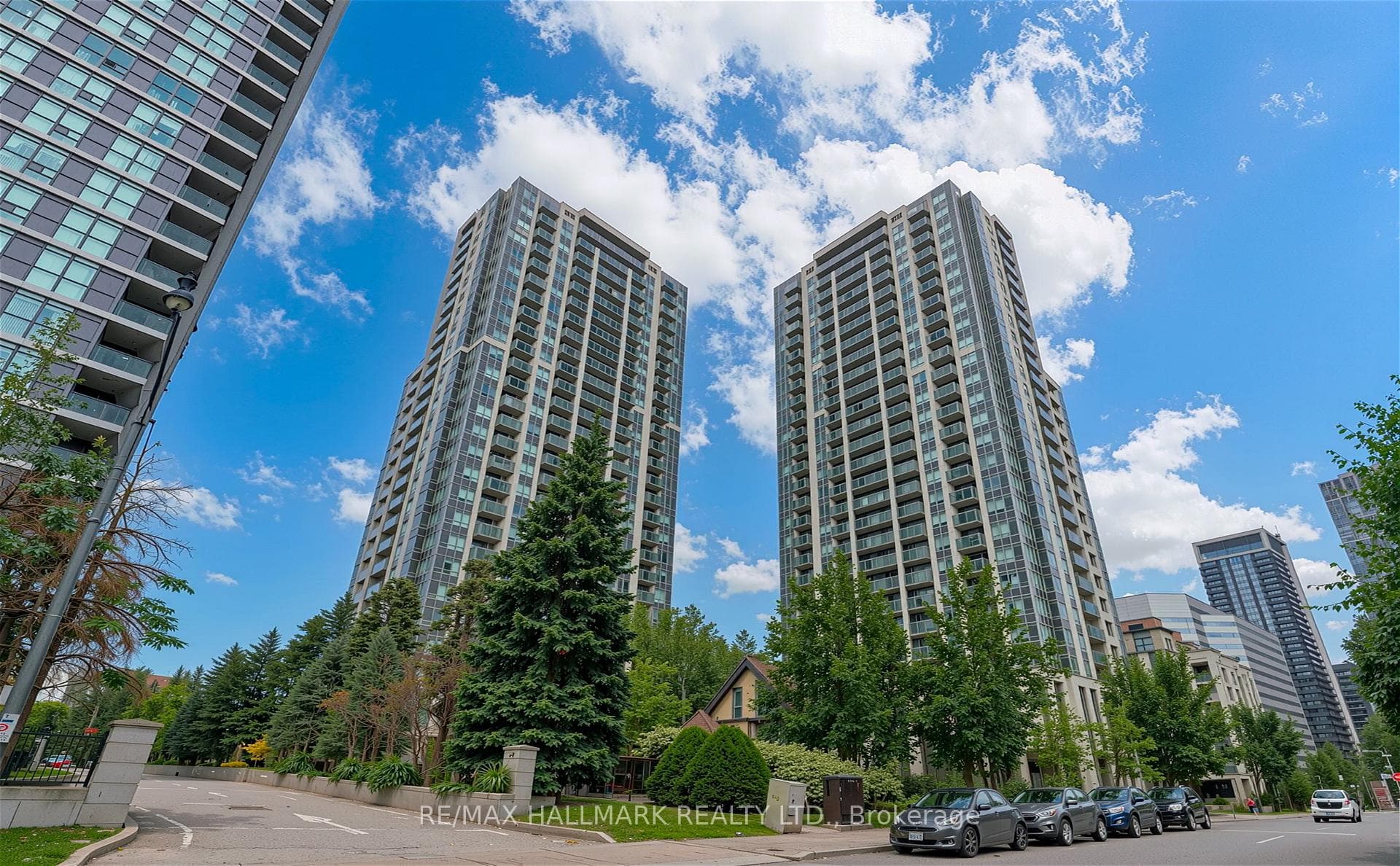16 Harrison Garden Boulevard Unit 1809 photo 1