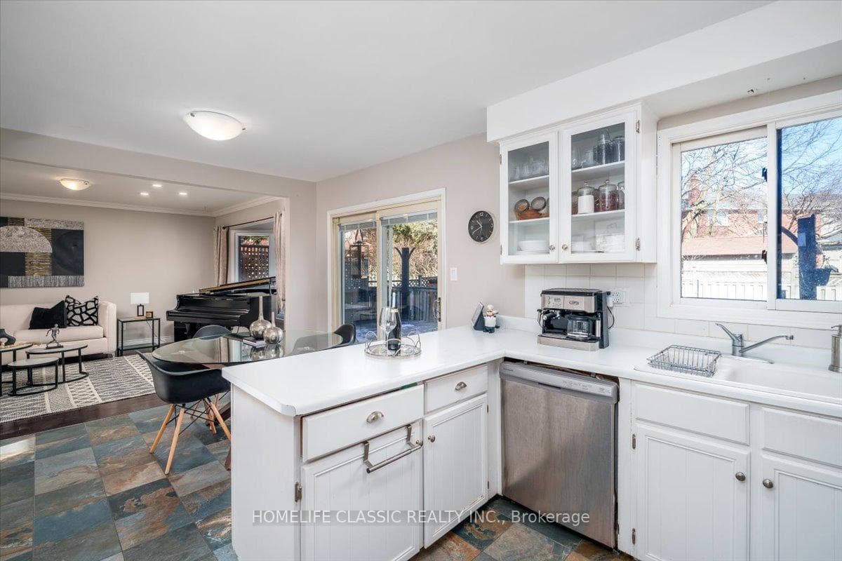 8 Gilbank Drive photo 11