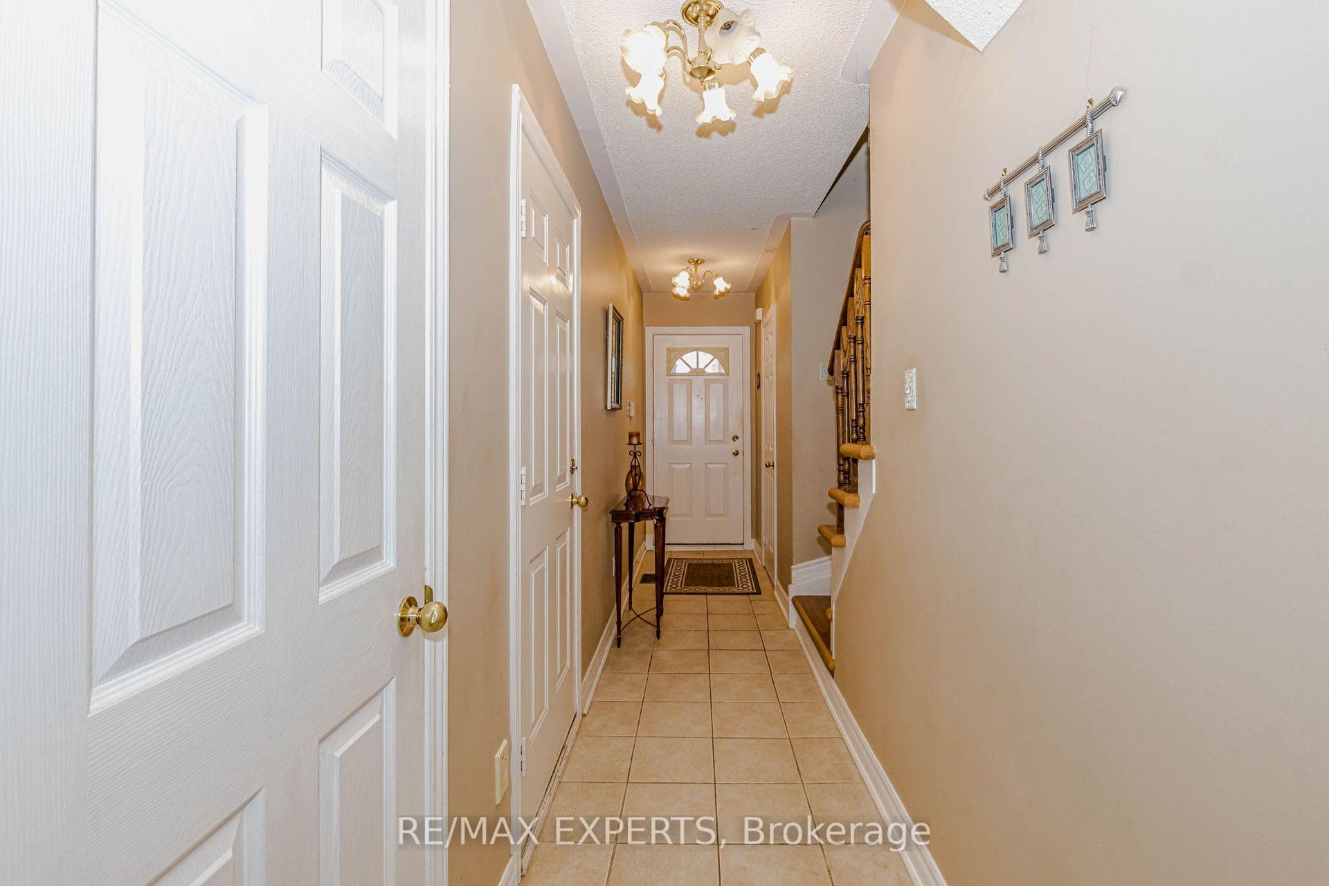 225 Kelso Crescent photo 5