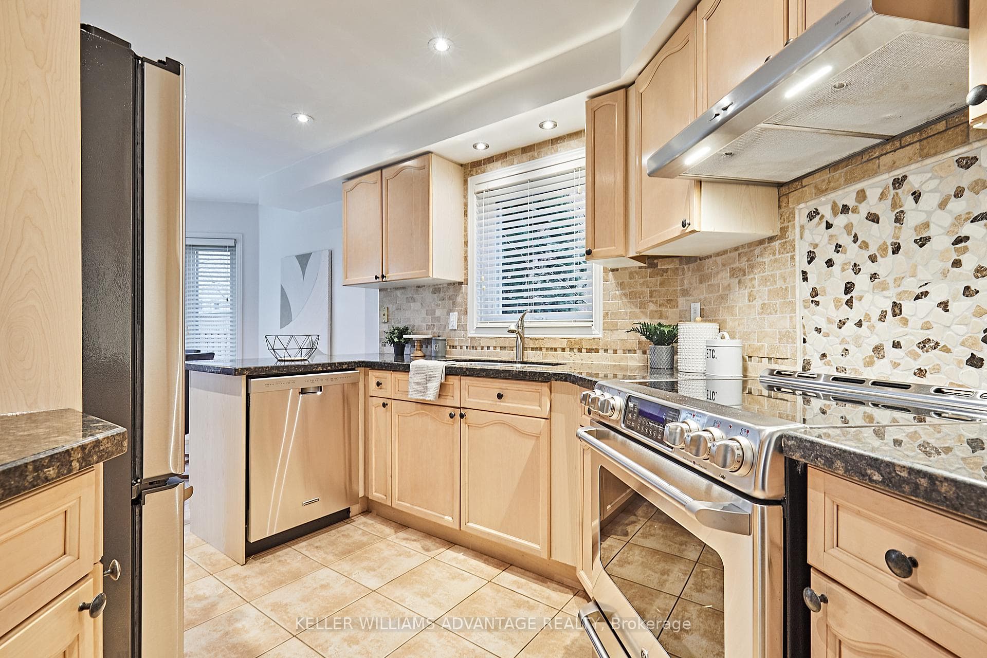 175 Elena Crescent photo 12