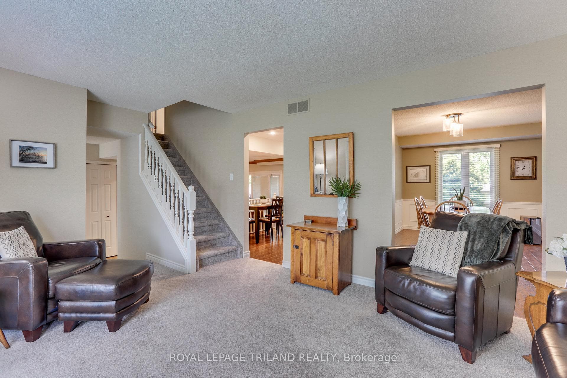 115 Acorn Crescent photo 8