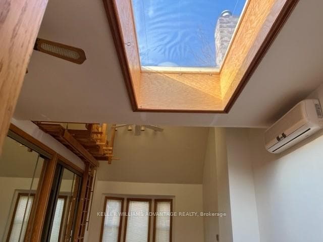 15 Hazelwood Avenue Unit Upper photo 7