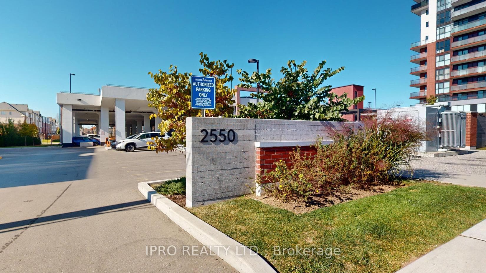 2550 Simcoe Street Unit 2019 photo 3
