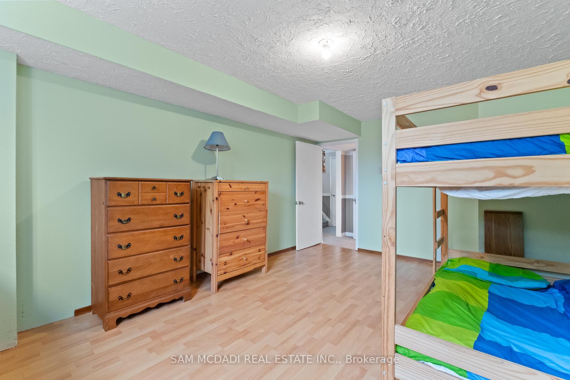 556 Paisley Boulevard photo 26