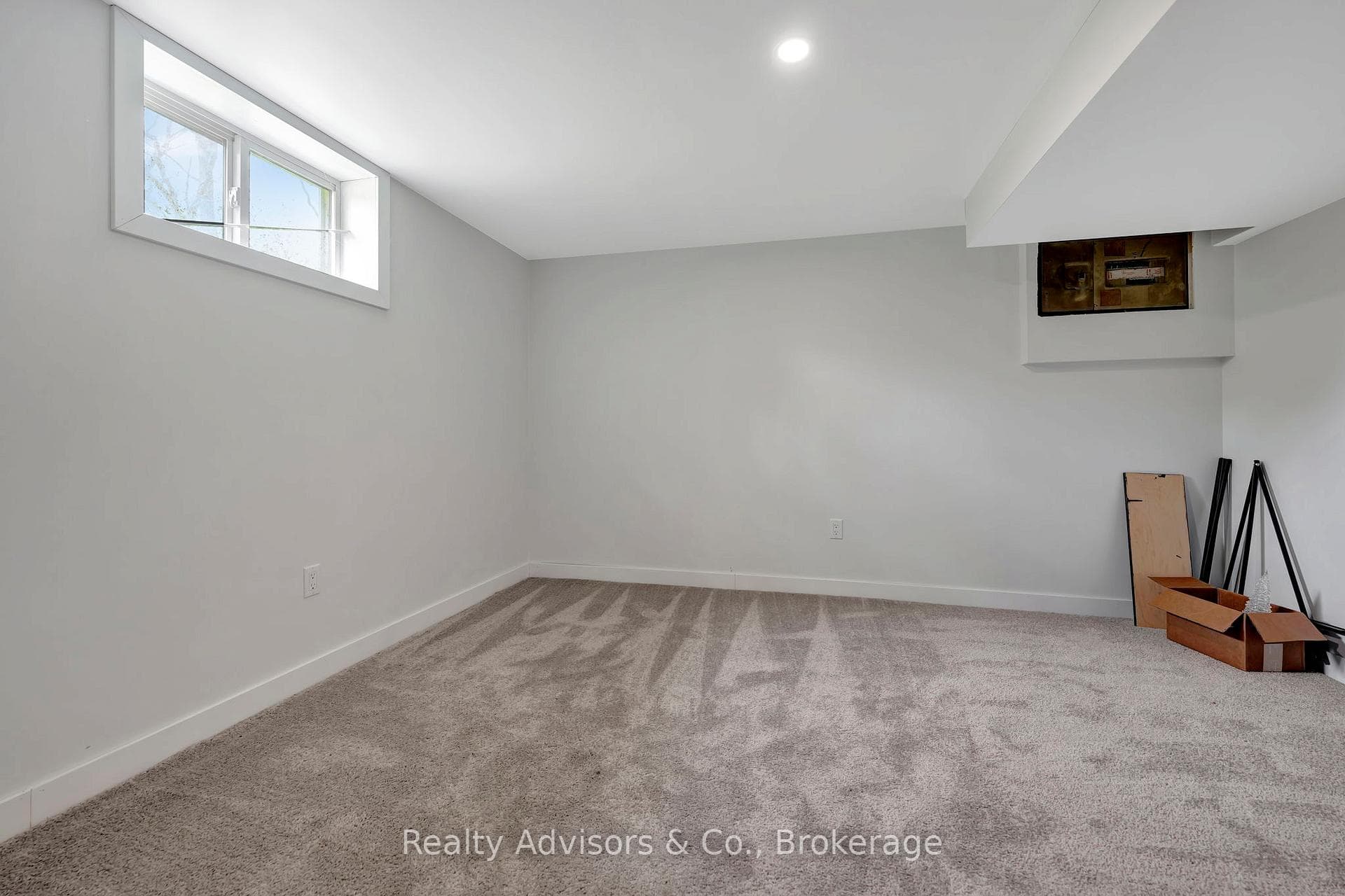 9377 Garner Road photo 28