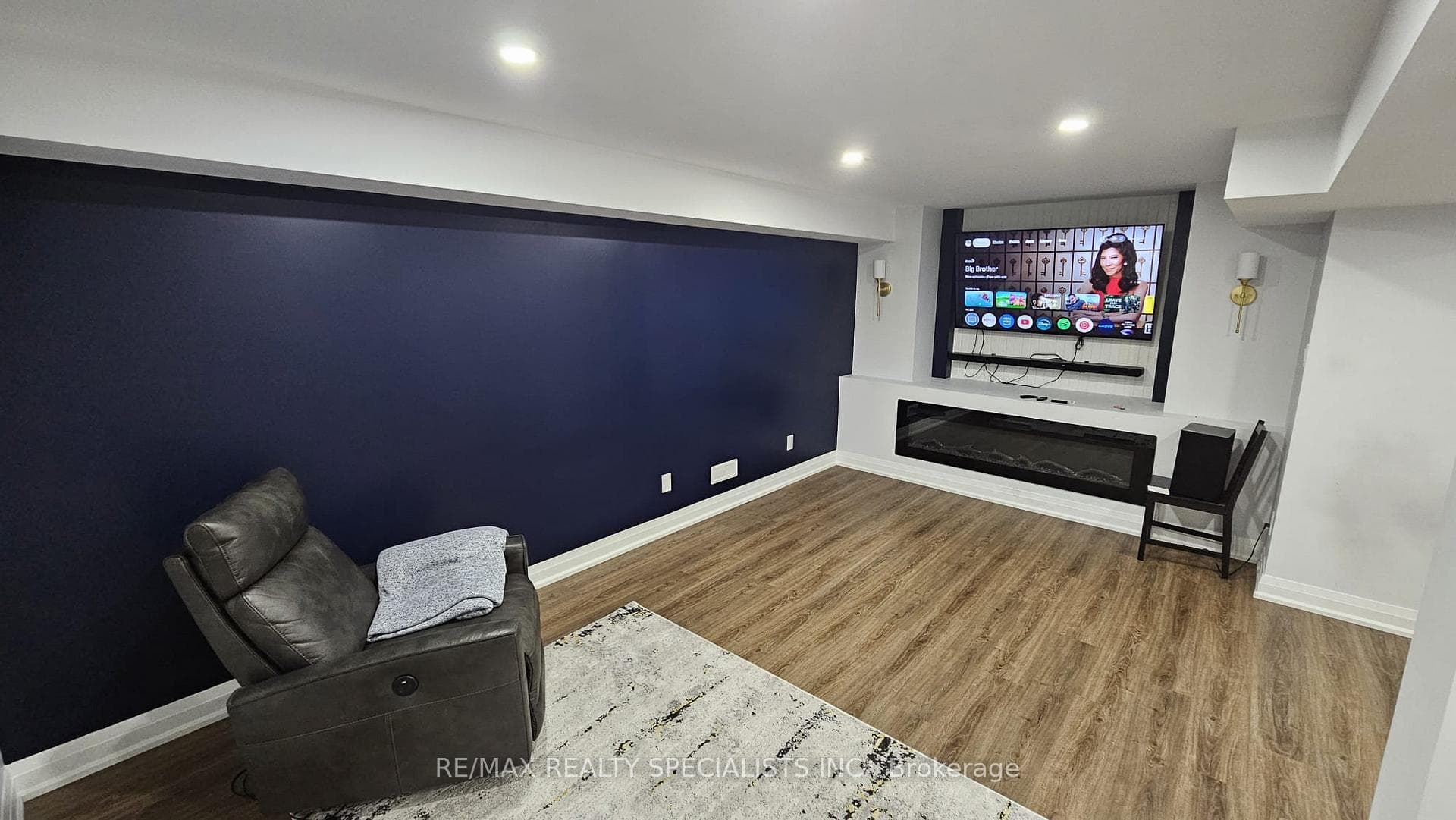 125 DONOVAN Heights photo 22