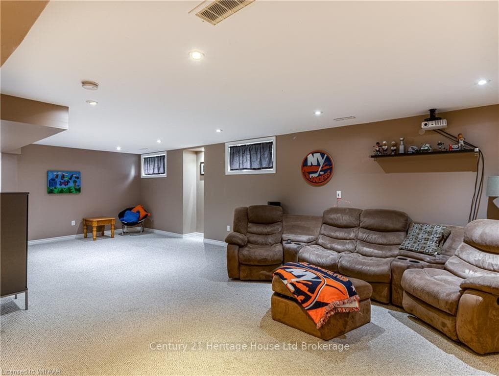 263 FALCON Drive photo 32