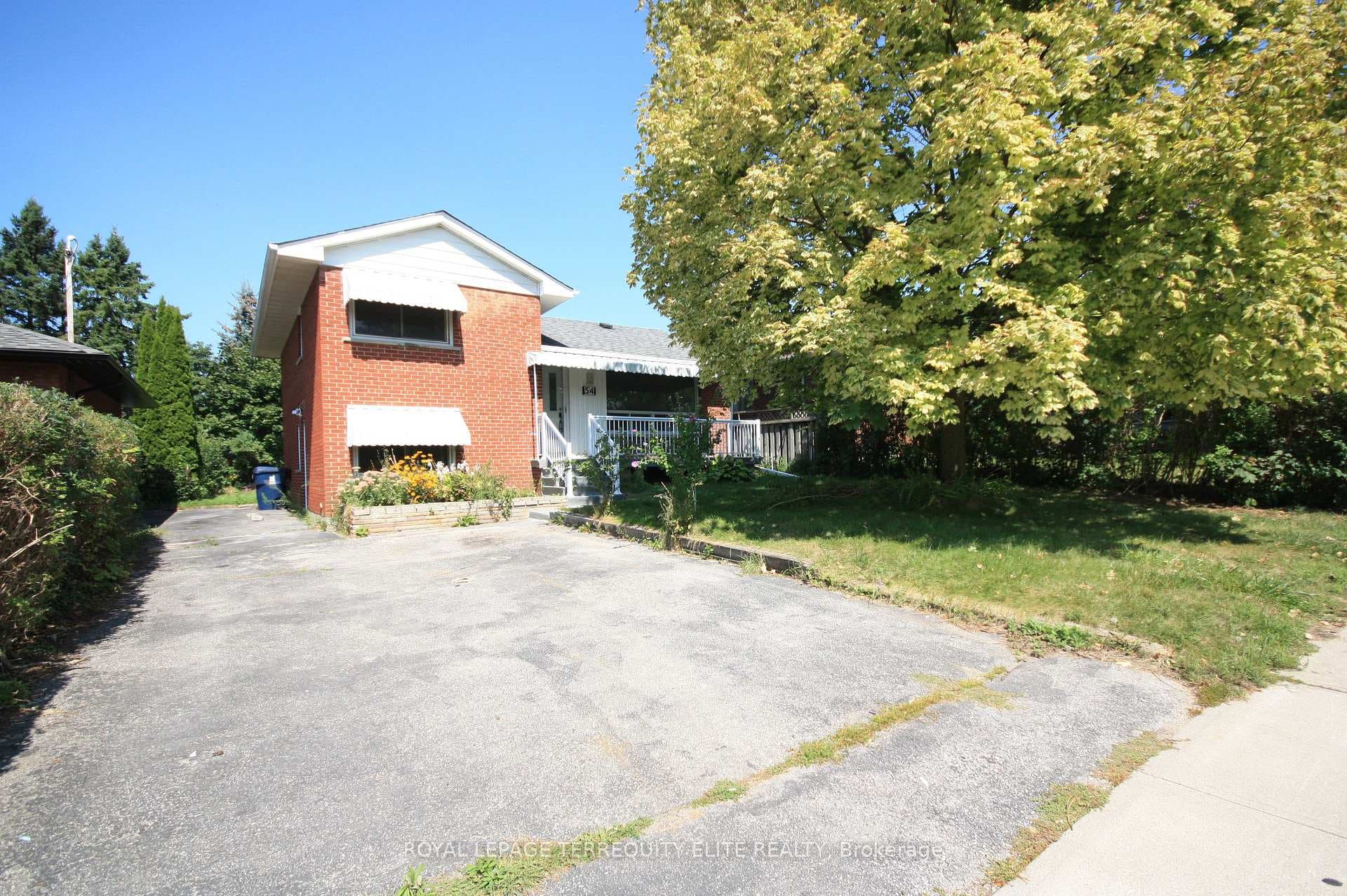54 Beacham Crescent Unit Upper photo 2