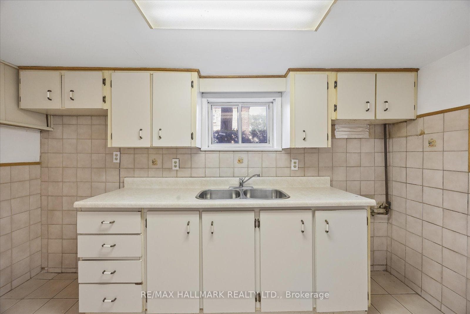 483 Cosburn Avenue photo 35
