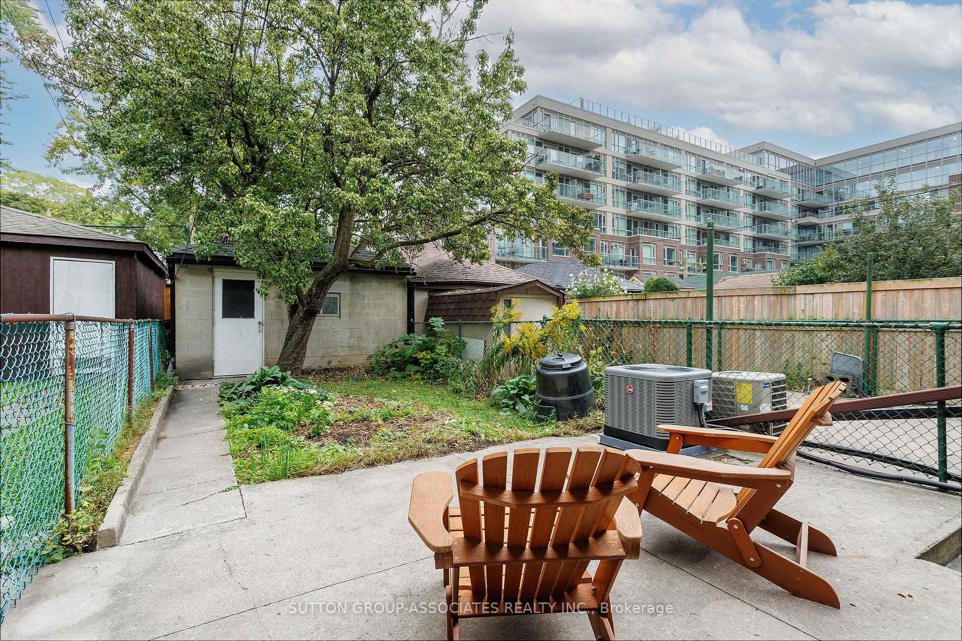 131 Booth Avenue photo 32